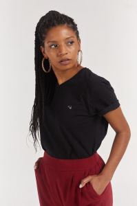 CAMISETA GOLA V CAMALEÃO - PRETA